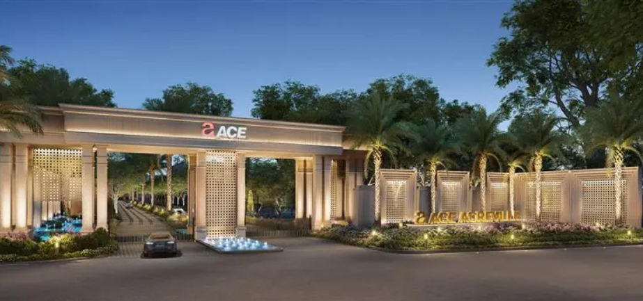 Yamuna Expressway in Greater Noida